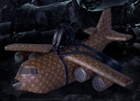 Louis Vuitton: Γιατί μια τσάντα που κοστίζει περισσότερο από ένα μικρό αεροπλάνο είναι τόσο viral;