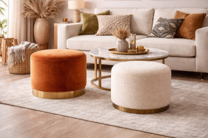 Σκαμπό στο σαλόνι: Οι ιδέες που δίνουν deco χαρακτήρα