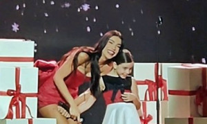 Madwalk: Με την κόρη της στη σκηνή η Ήβη Αδάμου και χέρι χέρι παντού στα παρασκήνια (Αποκλειστικό βίντεο)