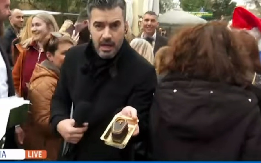 Όπου Υπάρχει Ελλάδα: Τα γλυκά σε σχήμα φέρετρου που τα φέρνουν με νεκροφόρα και το απίθανο τρολάρισμα του Τσιμιτσέλη