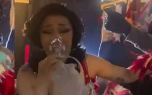 Η Cardi B χρειάστηκε μάσκα οξυγόνου στη συναυλία της στο Denver. Δείτε γιατί