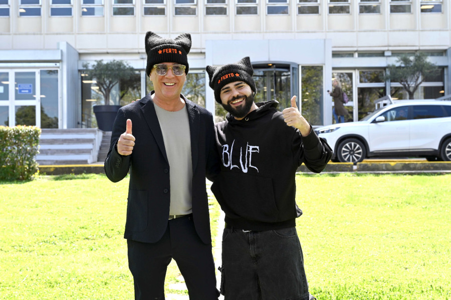 Eurovision 2026: Ο Akylas συνάντησε τον Ζέλικο Γιοκσίμοβιτς στο Ραδιομέγαρο της ΕΡΤ