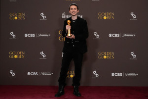 Golden Globes 2026: Με άδεια χέρια έφυγε ο Γιώργος Λάνθιμος, μεγάλοι νικητές ο Timothée Chalamet και η ταινία One Battle After Another