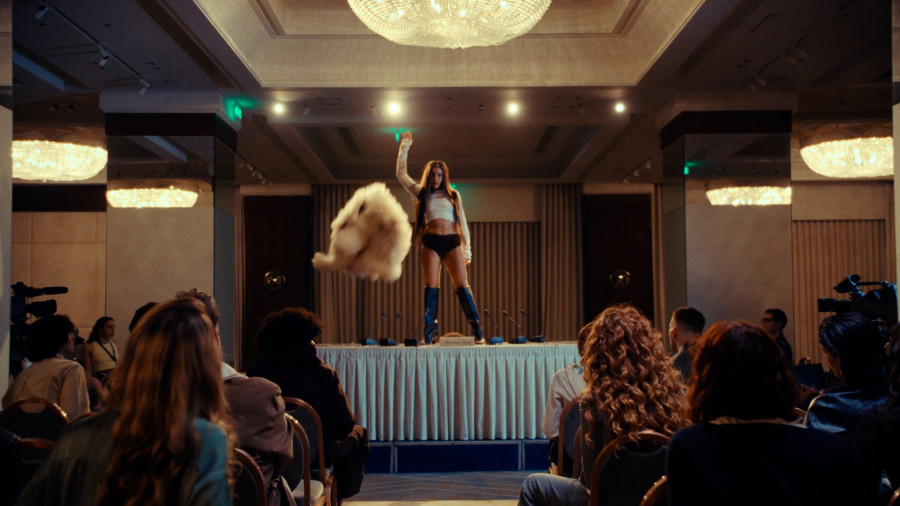 Μαρίνα Σάττι: Το νέο της βιντεοκλίπ δίχασε τα τηλεοπτικά πρόσωπα