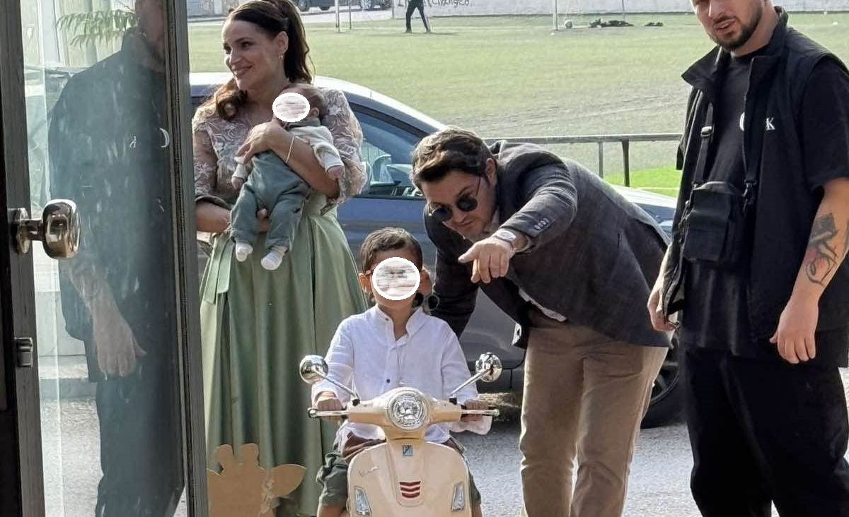 Απέργης- Νικοδήμα: Η είσοδος των παιδιών τους με βέσπα στο πάρτι μετά τη βάφτιση και ο διάσημος νονός του τρίτου τους γιου (Αποκλειστικό)