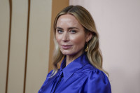Emily Blunt: Έκανε ντεμπούτο με χάλκινο καρέ για το σίκουελ του «The Devil Wears Prada»