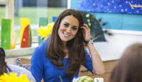 XXL side bun: Η Kate Middleton υιοθετεί το πιο κομψό χτένισμα της σεζόν
