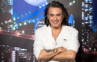 Διονύσης Σχοινάς: Η επική απάντηση στην προβοκατόρικη ερώτηση αν νιώθει ότι ο γάμος του με τη Γαρμπή τον πήγε πίσω επαγγελματικά