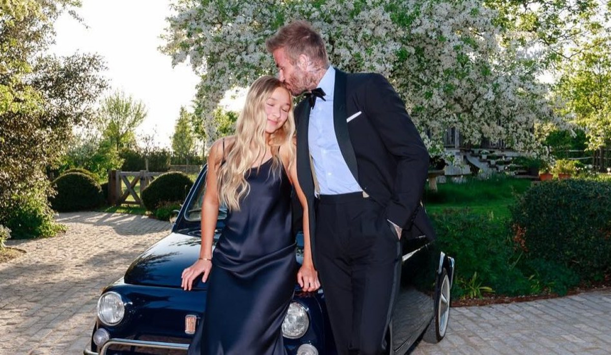 Daddy's girl! Ο David Beckham άφησε την Harper να τον βάψει! (με τις οδηγίες της γυναίκας του)