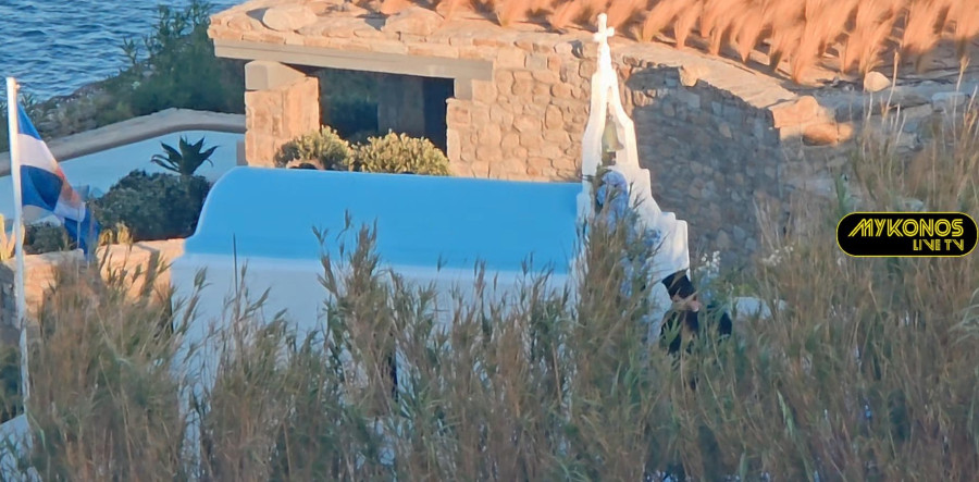 Αργυρός - Νίκα: Τα πρώτα πλάνα από το εκκλησάκι που βάφτισαν τον γιο τους και τον στολισμό για το πάρτι που ακολούθησε