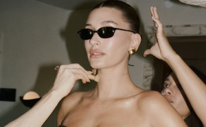 Η Hailey Bieber αποκάλυψε το skincare brand που εμπνέει τη Rhode