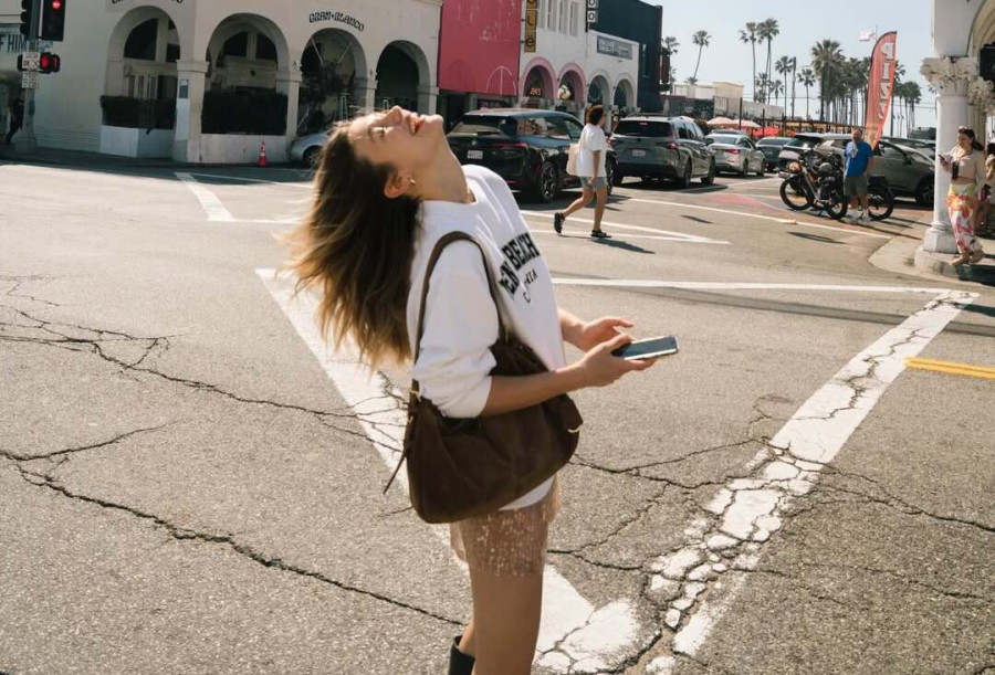 Κλέλια Ανδριολάτου: Στην Paramount για το πρώτο της διεθνές φιλμ. Οι φωτογραφίες από τα στούντιο στο Λος Άντζελες