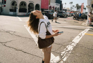 Κλέλια Ανδριολάτου: Στην Paramount για το πρώτο της διεθνές φιλμ. Οι φωτογραφίες από τα στούντιο στο Λος Άντζελες