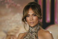 Το “BB Cream Mani” της Jennifer Lopez είναι ο καλύτερος τρόπος για να πετύχεις το “your nails, but better” αυτό το καλοκαίρι