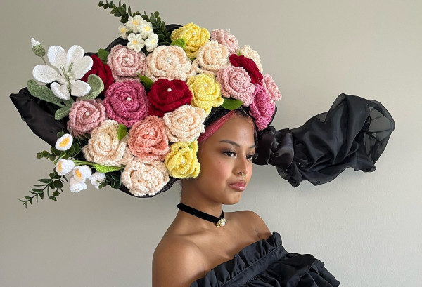 Tatay Katelyn: Η πλέκτρια που μετατρέπει το νήμα σε ότι μπορείτε να φανταστείτε (κι ότι δεν φανταζόσασταν ποτέ)