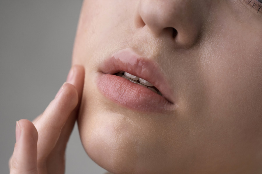 «Έχει γίνει ανησυχητικό»: Χειρουργός προειδοποιεί για τους κινδύνους του lip lift