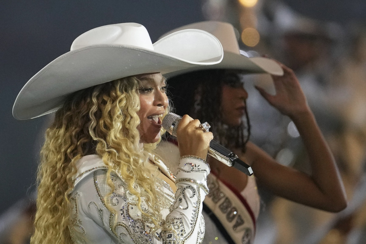 Η Beyoncé έφερε τις κόρες της, Blue Ivy και Rumi, στη σκηνή την πρώτη βραδιά της περιοδείας της