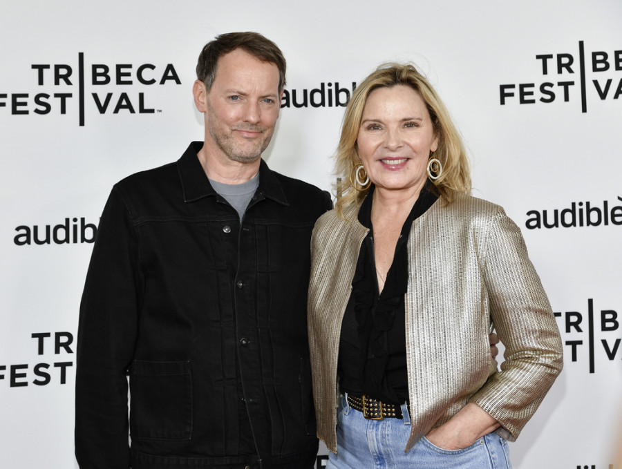 Kim Cattrall: Παντρεύτηκε για τέταρτη φορά γιατί δεν πιστεύει στην «τρίτη και φαρμακερή»