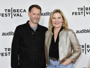 Kim Cattrall: Παντρεύτηκε για τέταρτη φορά γιατί δεν πιστεύει στην «τρίτη και φαρμακερή»