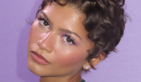 Το μωβ μακιγιάζ είναι το νέο smokey eye: Δείτε σε ποιες ταιριάζει