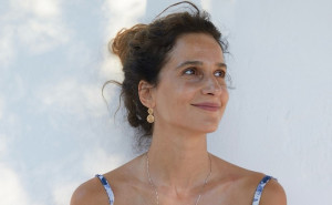 Μαρίνα Καλογήρου: Κάνει την τραυματική εμπειρία της σεξουαλικής κακοποίησης συλλογική προσπάθεια για να δώσει δύναμη και σε άλλα θύματα