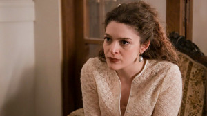 Grand Hotel: Η Αλίκη μαθαίνει πως είναι έγκυος και χάνει τη γη κάτω από τα πόδια της