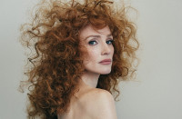 Η Jessica Chastain αποχαιρετά το κόκκινο και γίνεται ξανθιά για το φθινόπωρο του 2026