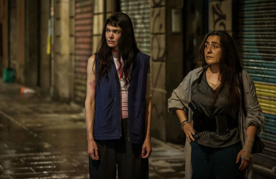 "The Stranger by the Port" στο Netflix: Το αστυνομικό μυθιστόρημα που ενέπνευσε το καθηλωτικό ισπανικό θρίλερ