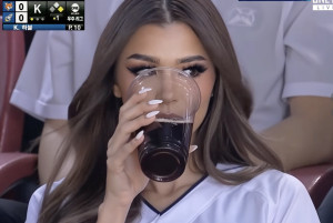 «Korean baseball trend»: Η νέα AI τάση που επιβάλλει εξωπραγματικά πρότυπα ομορφιάς στα social media