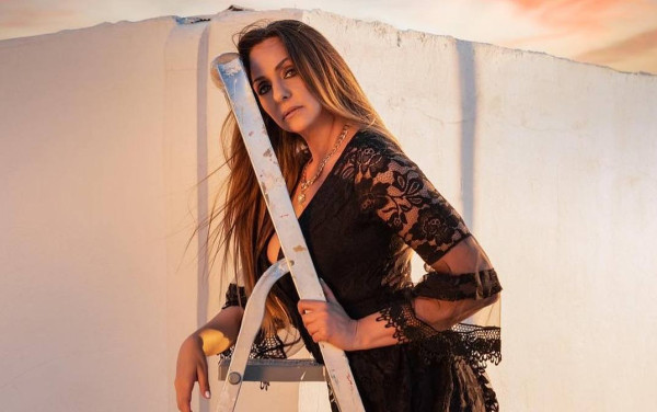 Βίκυ Κουλιανού: Το αγοροκόριτσο μέσα της και οι δύσκολοι αποχαιρετισμοί στη ζωή της