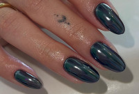 Τι είναι τα caviar nails, η τάση στο μανικιούρ που βάζει φωτιά στο TikTok ενόψει της νέας χρονιάς;