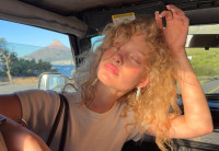 Μωβ ή μπλε σαμπουάν: Ποιο να διαλέξεις ανάλογα με το χρώμα των μαλλιών σου;