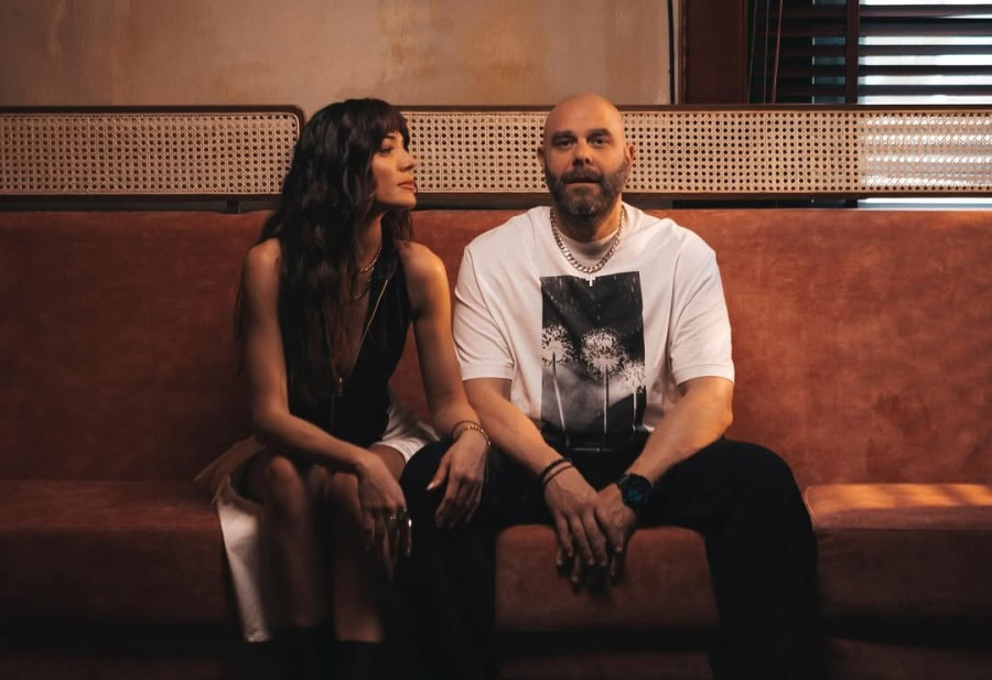 Stavento: Ο λόγος που αγχώνεται όταν γράφει για την Ήβη Αδάμου και ο τρόπος που τον επηρεάζει η ζωή στην επαρχία