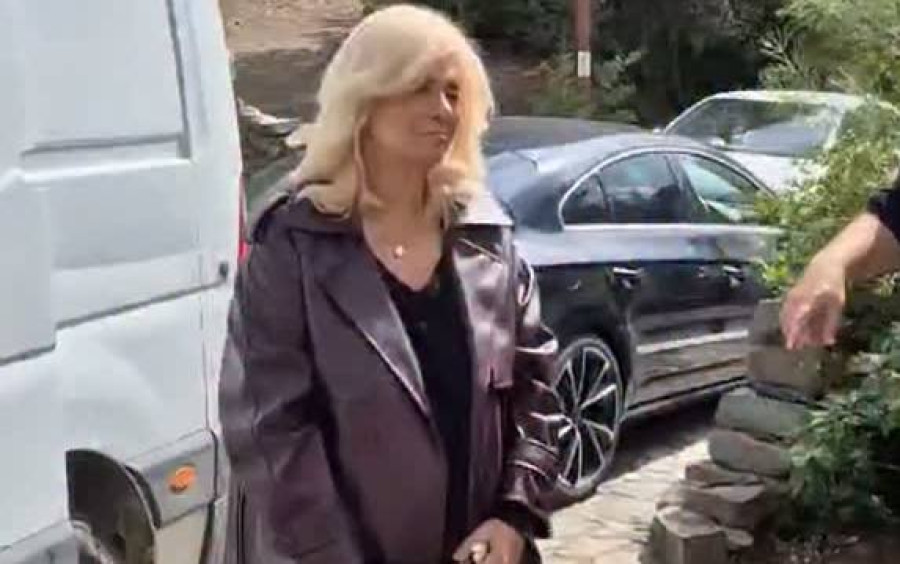 Βάσια Παναγοπούλου: Δυο τούρτες έκπληξη την περίμεναν στο γύρισμα για τα γενέθλιά της