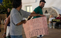 Αλεξάνδρου: Του έδωσαν χαρτόνι «Ρία θα με παντρευτείς;» στη συναυλία της Ελληνίδου στη Μύκονο. Πώς αντέδρασε;