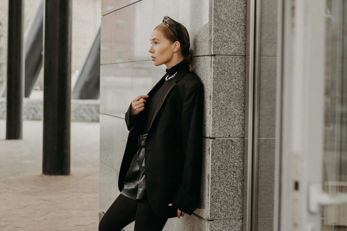 Minimal chic: Τι σημαίνει στην πράξη και πώς να το εφαρμόσεις τον Οκτώβρη