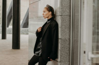 Minimal chic: Τι σημαίνει στην πράξη και πώς να το εφαρμόσεις τον Οκτώβρη