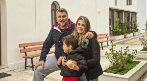 Γιάννης Καλλιάνος: Οι δύσκολες ώρες μετά την αποβολή της συζύγου του - «Κλαίει όλη μέρα εδώ και 10 ημέρες»