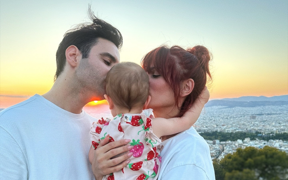 Το βίντεο για τα 2α γενέθλια της Ολίβια Στρατή ντυμένο με το τραγούδι "Το κέντρο του κόσμου" είναι ότι πιο τρυφερό θα δεις