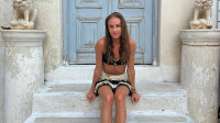 Κατερίνα Δαλάκα: Το σκυλάκι της κατάλαβε ότι το καλοκαίρι τελειώνει και η αντίδρασή του είναι όλα τα λεφτά