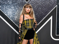 Στο Λος Άντζελες, η Taylor Swift έκλεψε τις εντυπώσεις στην πρεμιέρα του «Toy Story 5»