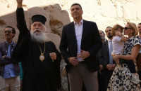 Μπαλατσινού- Κικίλιας: Με τον γιο τους για προσκύνημα στην Ιερά Μονή της Αγίας Αικατερίνης του Σινά