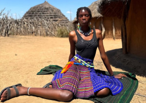 Aketch Joy Winnie: Ένα inspirational μοντέλο που χρησιμοποιεί τη μόδα για να αποδομήσει τα στερεότυπα για την Αφρική