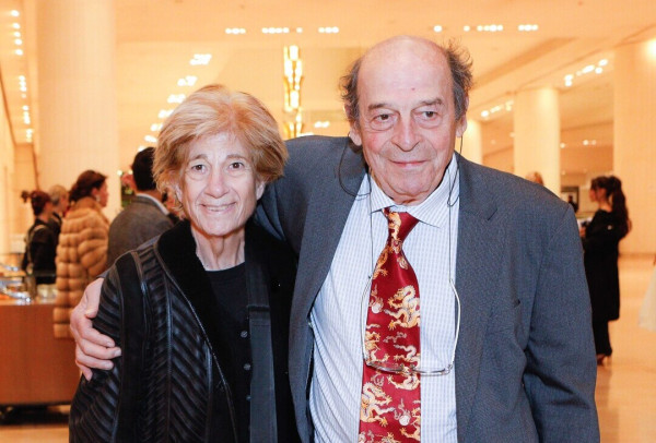 Μανούσος Μανουσάκης: Συγκινεί η σύζυγός του - «Μιλάω μαζί του, μπορεί να μην είναι δίπλα μου αλλά μιλάμε»