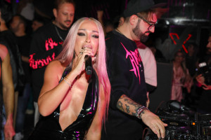 Ελένη Φουρέιρα: Ξεσάλωσε στον χορό στο listening party για τον νέο της δίσκο Hybrid (Αποκλειστικά βίντεο)