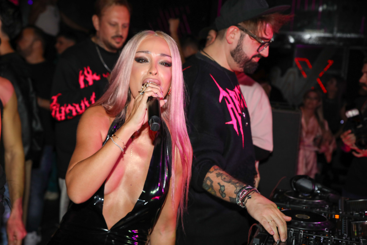 Ελένη Φουρέιρα: Ξεσάλωσε στον χορό στο listening party για τον νέο της δίσκο Hybrid (Αποκλειστικά βίντεο)