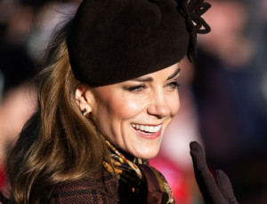 Δημοφιλές χάρη στην Kate Middleton, το Posh Mom Bronde είναι το χρώμα μαλλιών που θα υιοθετήσουμε το 2026