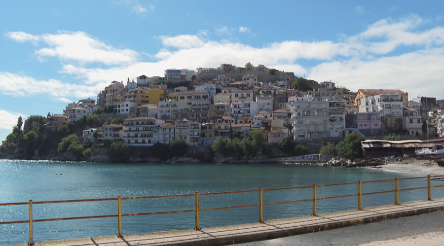 Όπου υπάρχει Ελλάδα: Η εκπομπή συναντά στην Καβάλα μια viral τηλεοπτική περσόνα