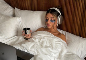 Το ασυνήθιστο (και οικονομικό) κόλπο για μασάζ προσώπου όταν δεν έχετε κανένα tool στη διάθεσή σας