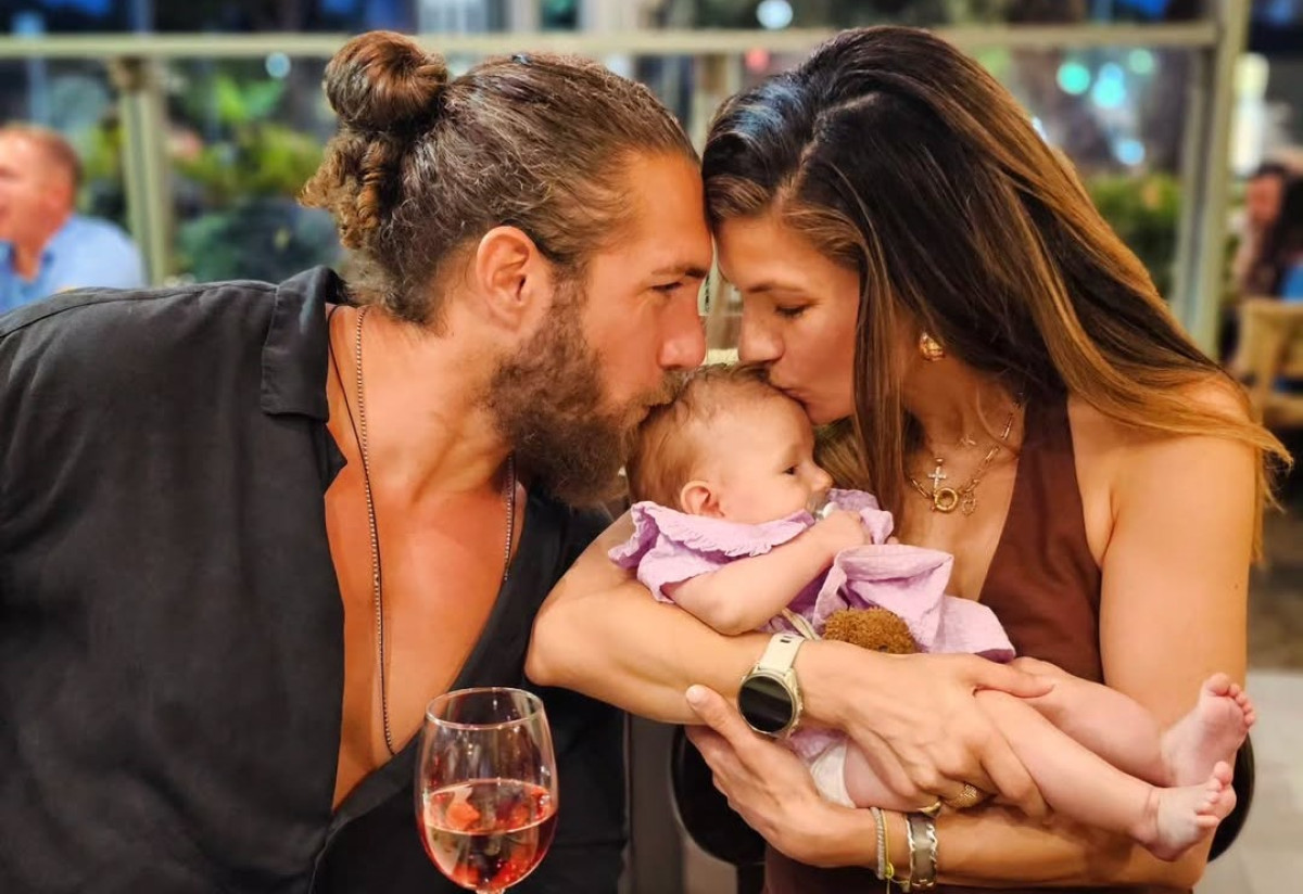 Γιώργος Κόρομι - Τίνα Τριανταφύλλου: Γιορτάζουν το 5 μηνών «κοροκόριτσό» τους κάνοντας πρόβα τα μελλοντικά του χτενίσματα!